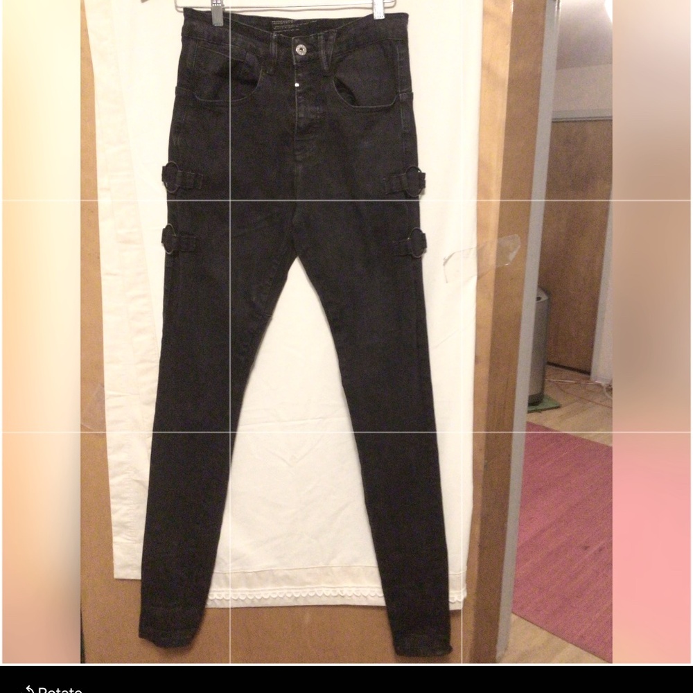 KOllAR Skinny Jeans with Metal ring accent on the side SZ 30